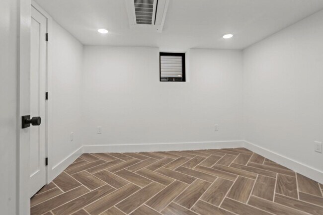Building Photo - 41 47th St