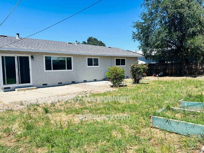 Building Photo - 9012 Alderson Ave