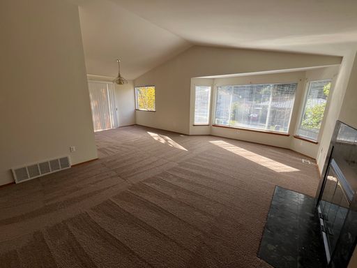 Building Photo - Spacious 3-bed/3-bath in Lake City's Meadowbrook neighborhood available NOW at $3695!