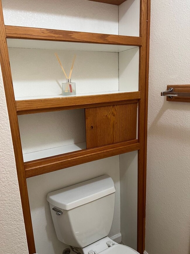 Building Photo - One Bedroom, One bath