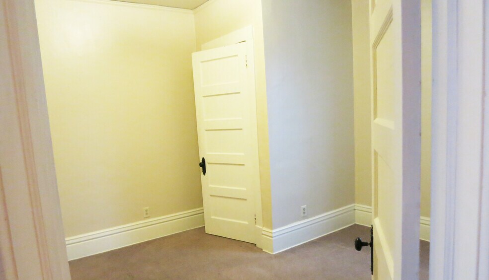 Bedroom - 2900 N Prospect Ave