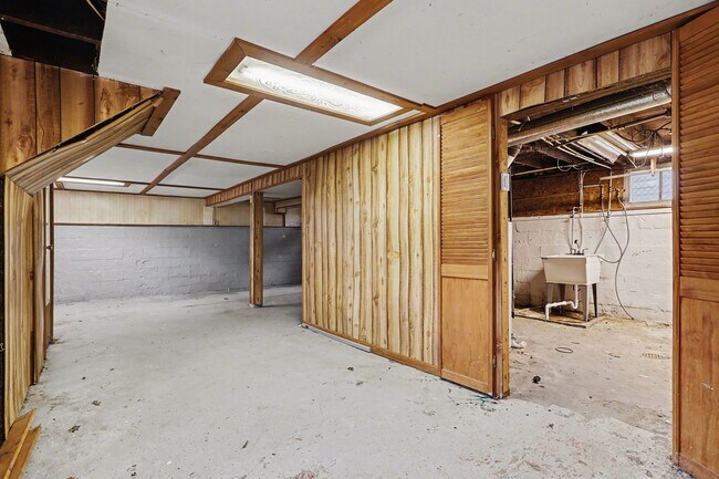 Building Photo - 530 Liberty St
