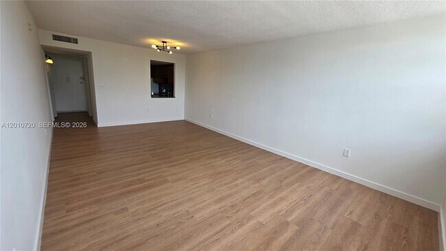 Building Photo - 1351 NE Miami Gardens Dr