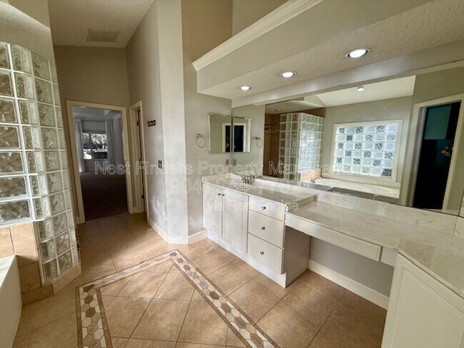 Building Photo - 424 Oak Pond Dr