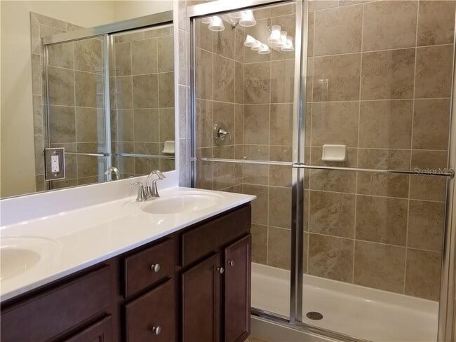 Building Photo - "Spacious 3-Bedroom Townhouse with Lake Views & Modern Finishes in Gran Paradiso"