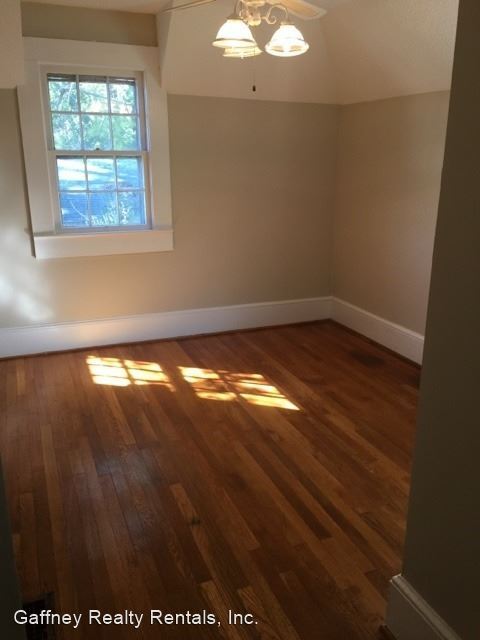 Building Photo - 2 br, 1.5 bath House - 727 College Drive