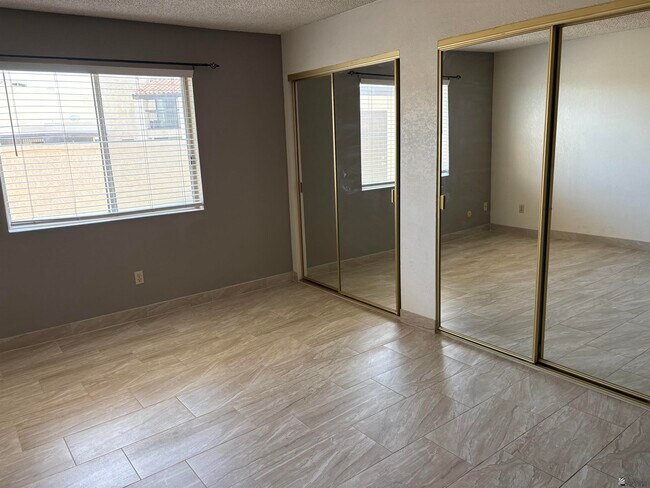 Building Photo - 2155 S 14th Ave
