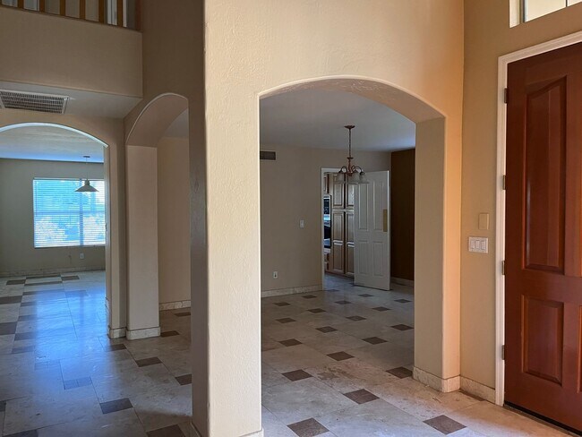 Building Photo - 4746 W Carla Vista Dr