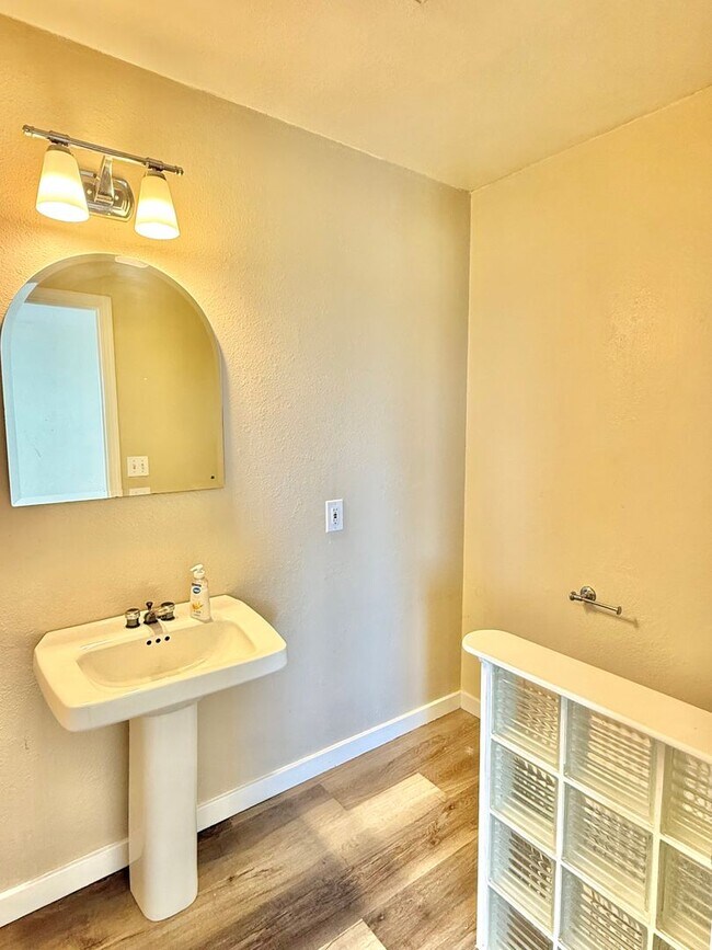 Building Photo - $4,390 / 3 BR - HILLTOP HOME WITH STUNNING BAY & BRIDGE VIEW IN HAYWARD!