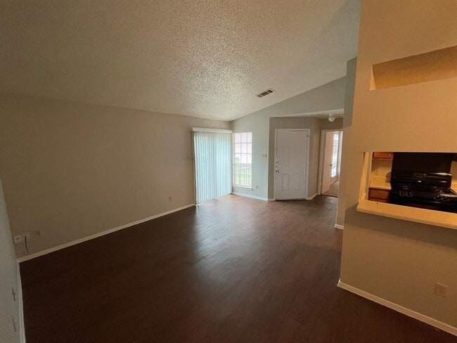 Building Photo - 513 Sierra Cove