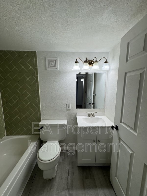 Building Photo - 1212 Chelwood Park Blvd NE