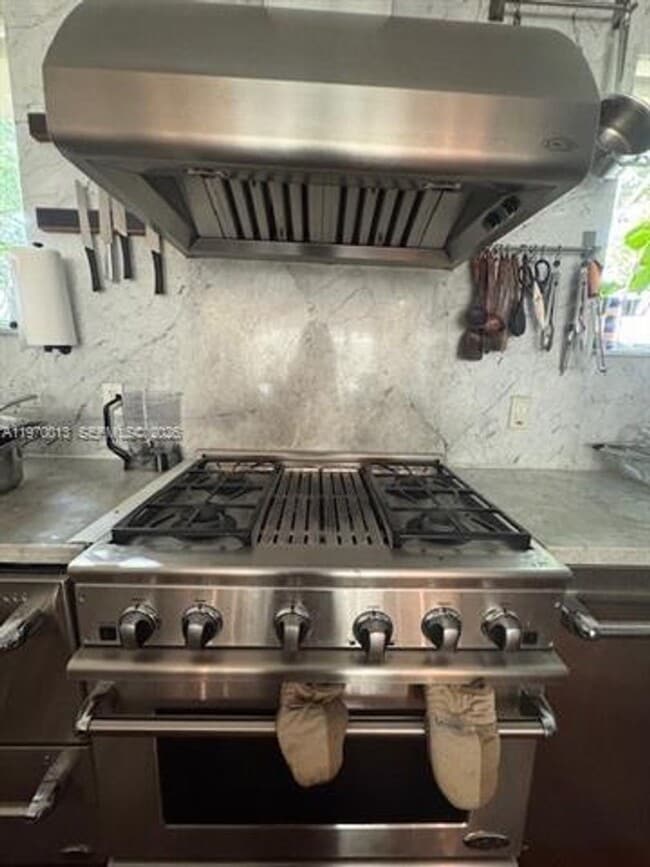 Building Photo - 1601 West Ave