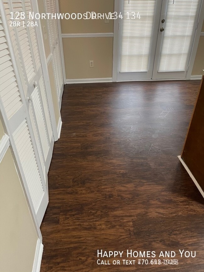 Building Photo - 128 Northwoods Dr