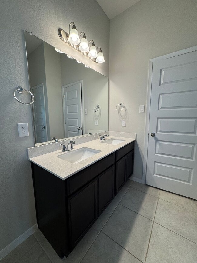 Building Photo - 2 BR/2BA | Single Family Home | 1-Car Garage Parking | Fenced backyard  In Austin!