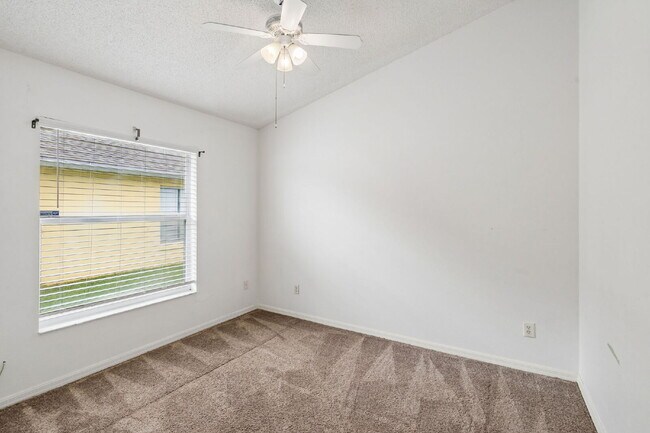 Building Photo - 2645 Oneida Loop