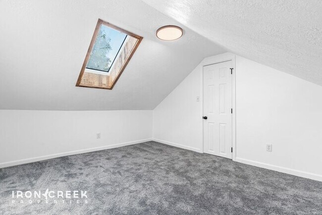 Building Photo - 16 Pelzer St