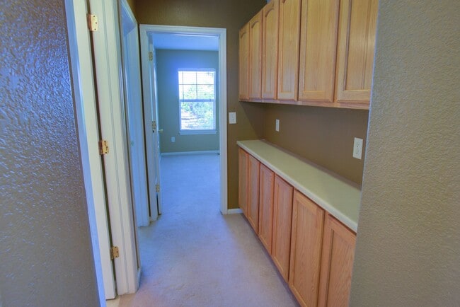 Building Photo - Spacious 4-Bedroom Home in Prime Littleton...
