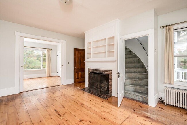 Building Photo - 110 Exeter Rd