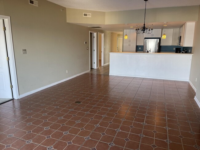 Building Photo - 102 Williams St