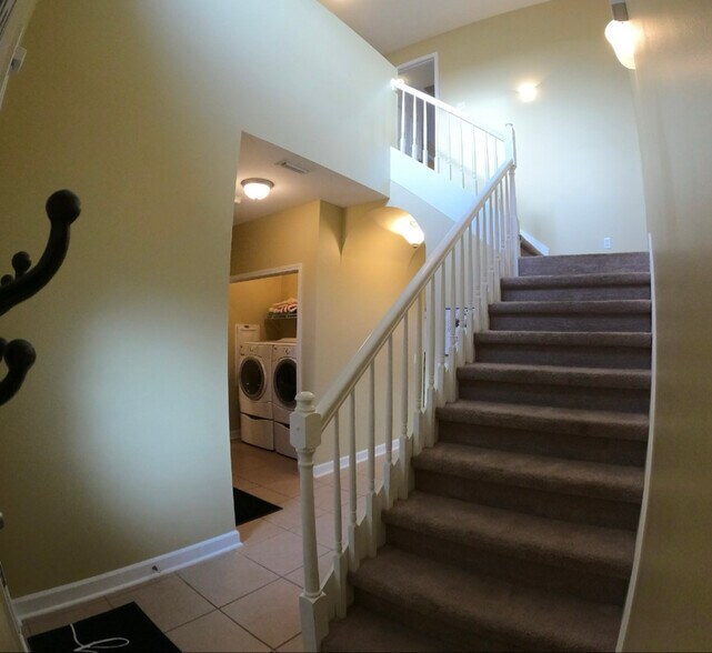Building Photo - 109 Peregrine Way