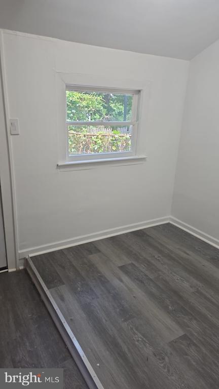 Building Photo - 485 Potterton Heights