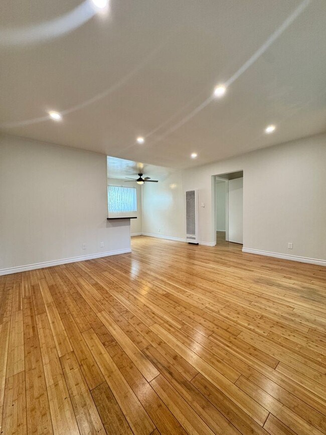 Interior Photo - 4327 Inglewood Blvd