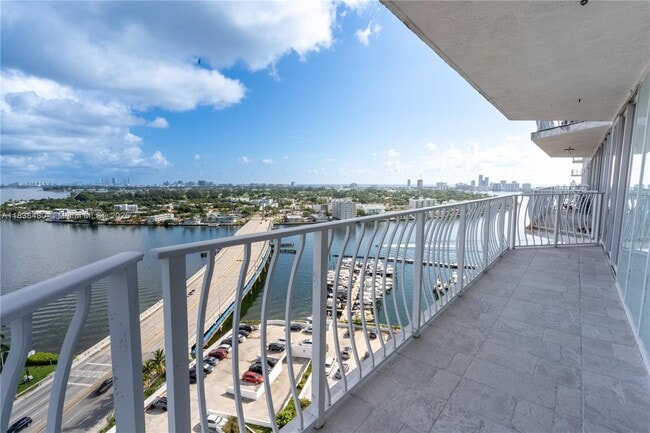 Building Photo - 7601 E Treasure Dr
