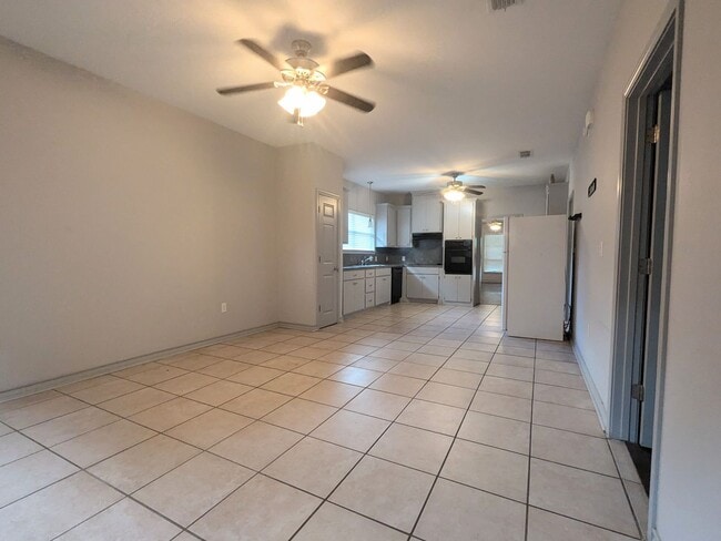Building Photo - Coming Soon!  3 Bed, 1 Bath on Arkansas Side