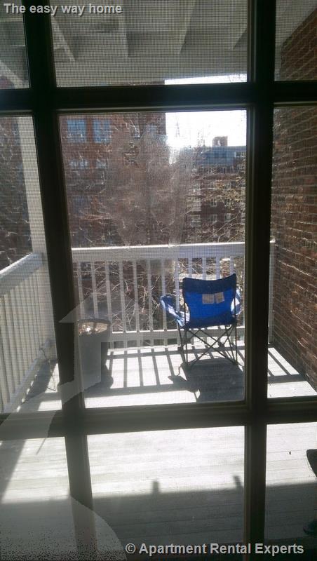 Building Photo - 14 Centre St