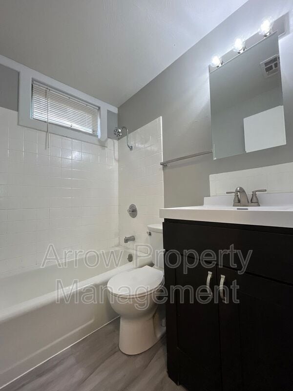 Building Photo - 1100 S 25th St