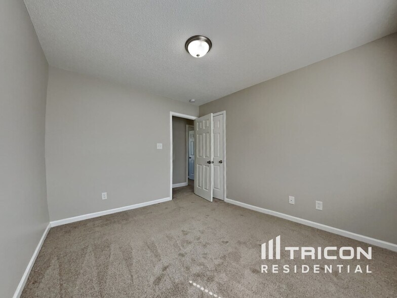 Building Photo - 513 Oak Dare Ln