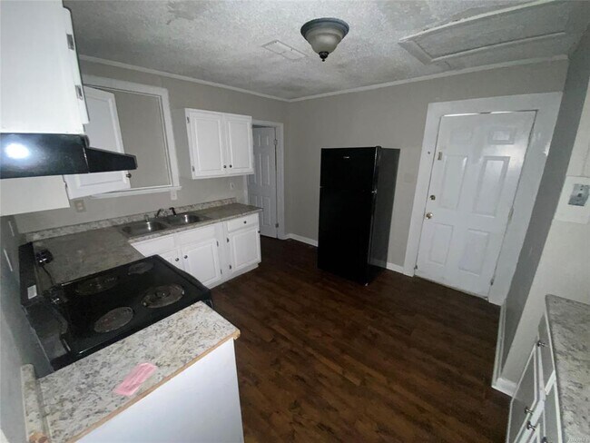 Building Photo - 121 Shadyside Ln
