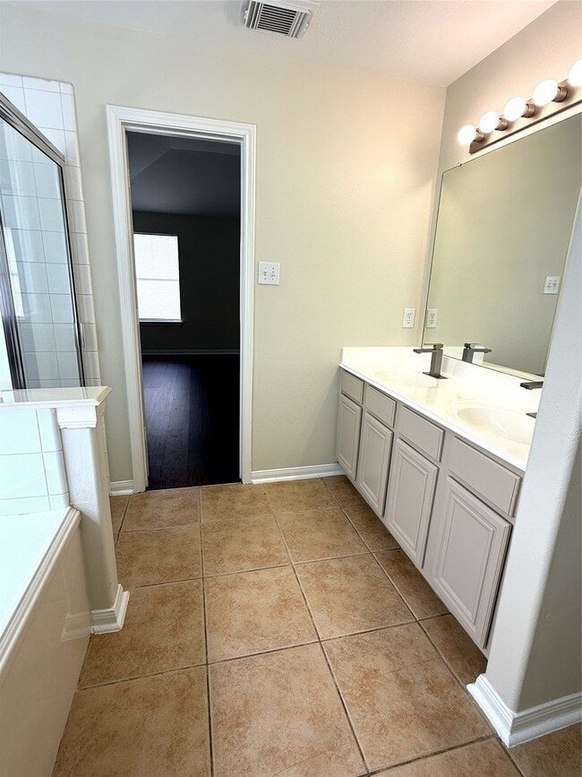 Building Photo - 6023 Barany Ct