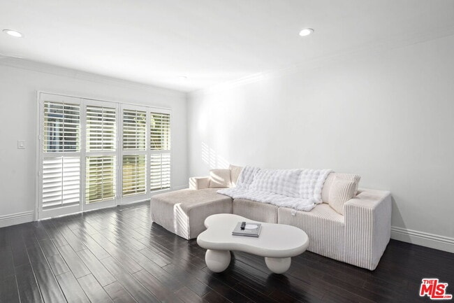 Building Photo - 11646 Chenault St