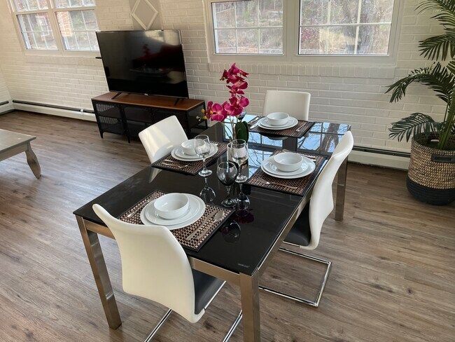 Building Photo - 7001 Coolridge Dr