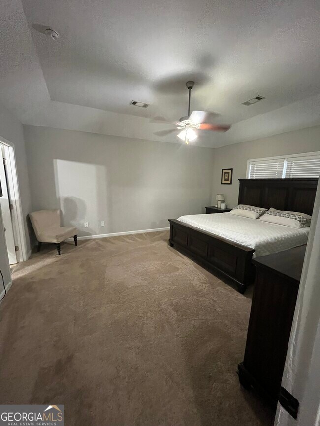 Building Photo - 500 Tulip Ln