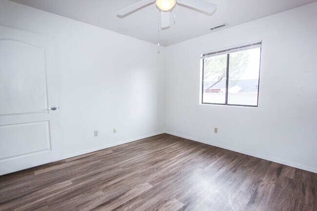 Building Photo - Four Bedroom in Prescott Valley