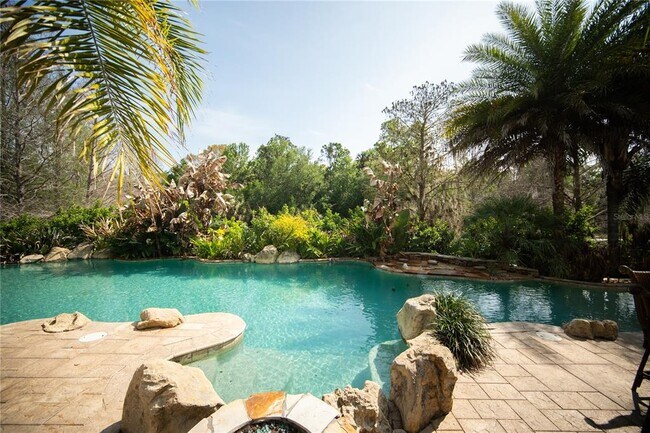 Building Photo - 719 Eastlawn Dr