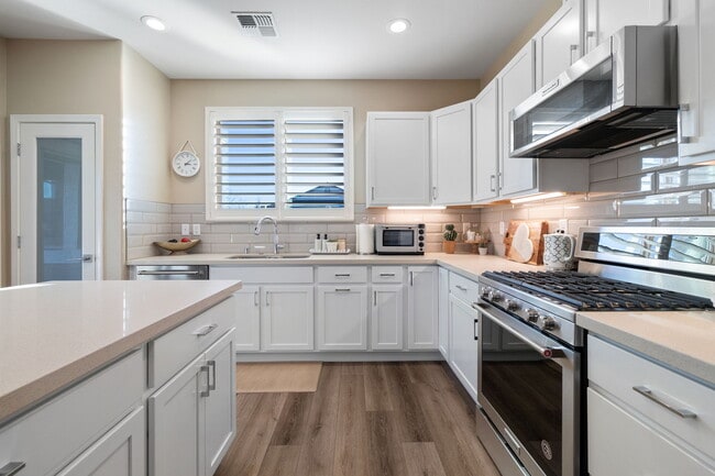 Building Photo - 638 Riverbed Cir