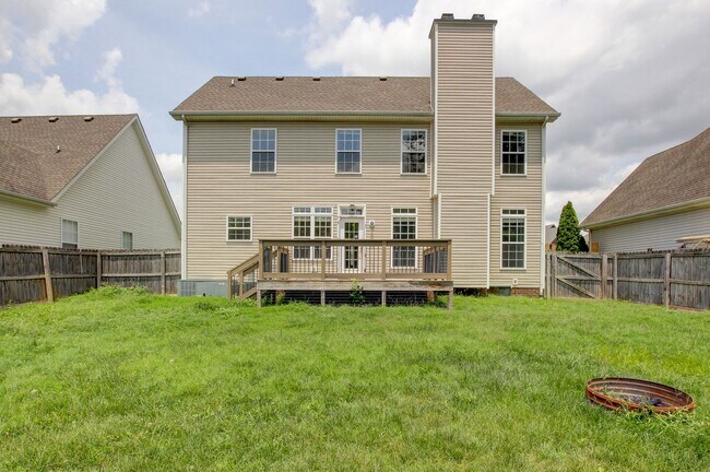 Building Photo - 716 Cavalier Dr