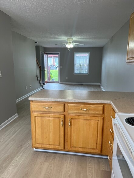 Building Photo - 577 Beaverview Dr