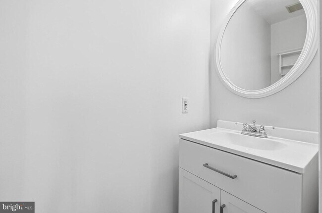 Building Photo - 7691 Northern Oaks Ct