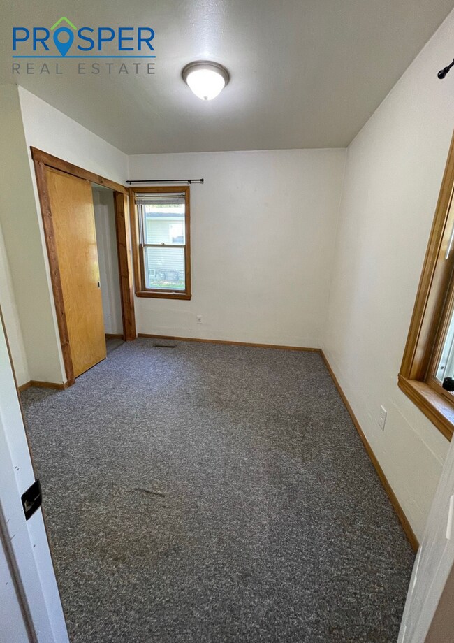 Building Photo - 709 Niagara St