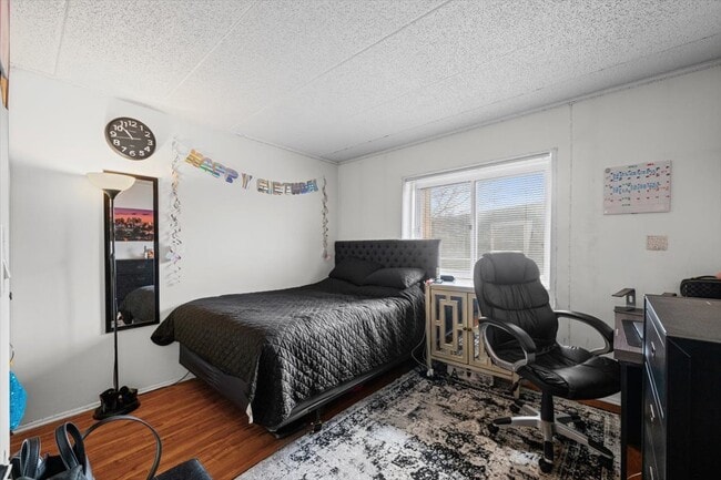 Building Photo - 3223 W Parkway Dr