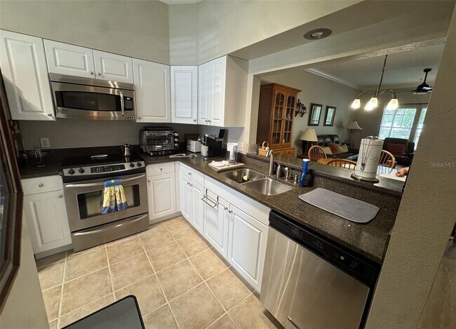 Building Photo - 5025 SW 91 Ct
