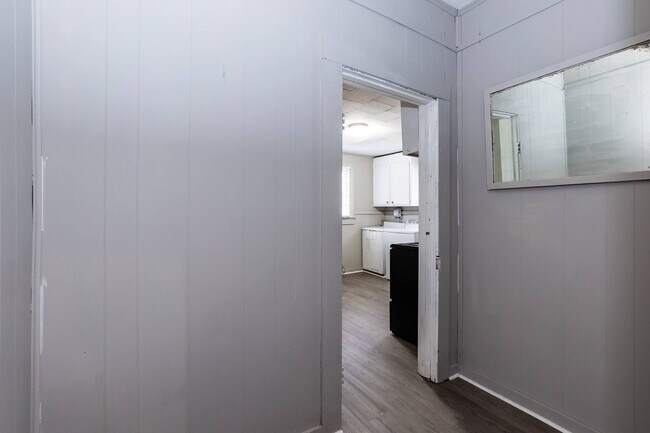 Building Photo - 1325 Clark St