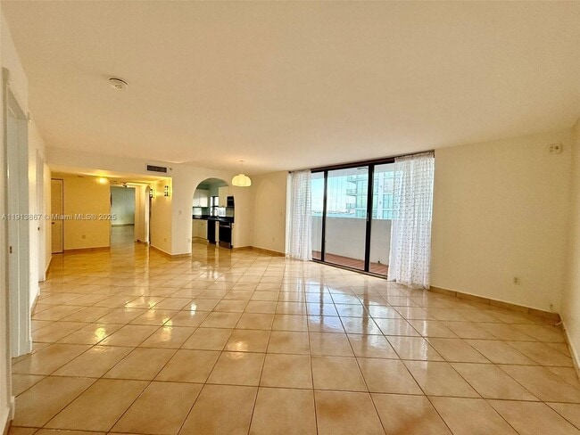 Building Photo - 555 NE 30th St