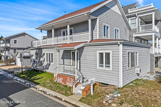 Building Photo - 556 Ocean Ave