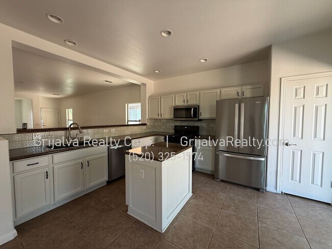 Building Photo - Beautiful 3-Bedroom Rancho Sahuarita Home for Rent *MOVE-IN SPECIAL* (Pima Mine Rd/Rancho Sahuarita)