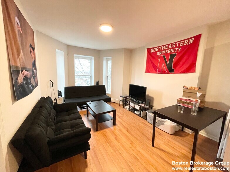 Building Photo - 90 Hammond St